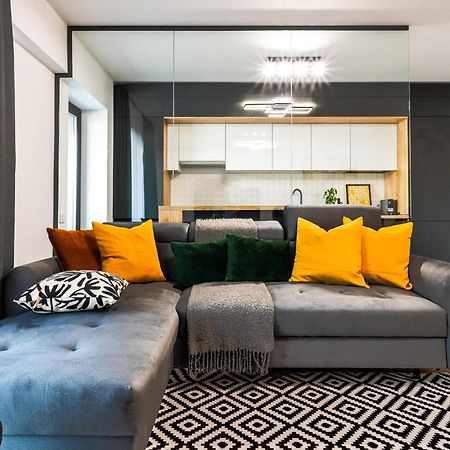 Sandra - Park-View Apt With Balcony & Parking Bukares Bagian luar foto