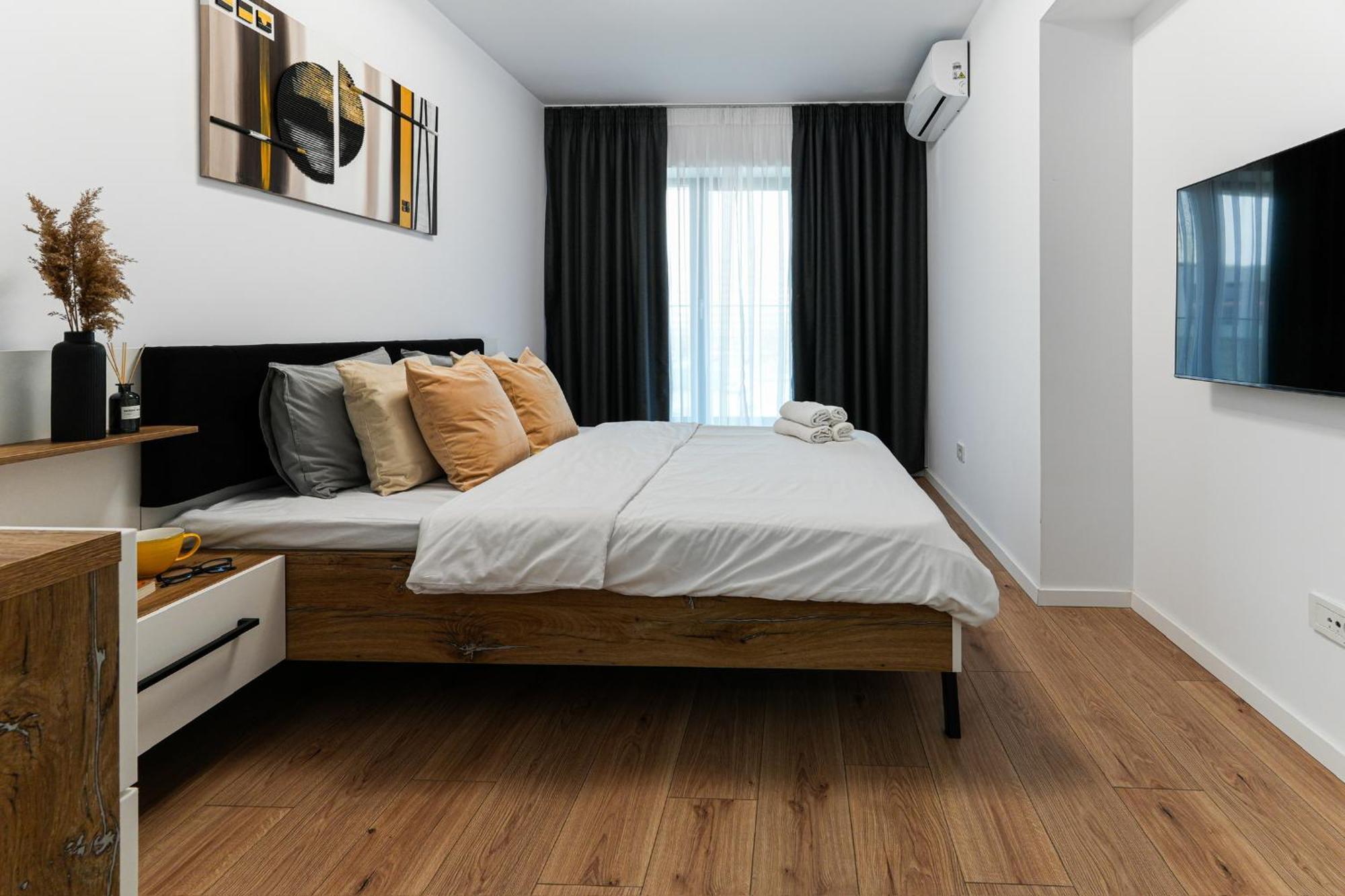 Sandra - Park-View Apt With Balcony & Parking Bukares Bagian luar foto