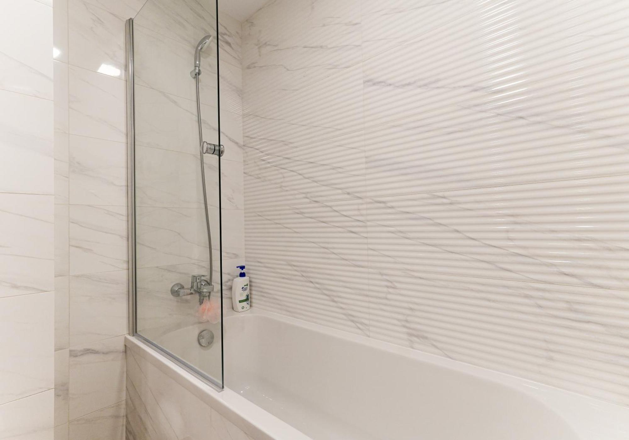 Sandra - Park-View Apt With Balcony & Parking Bukares Bagian luar foto