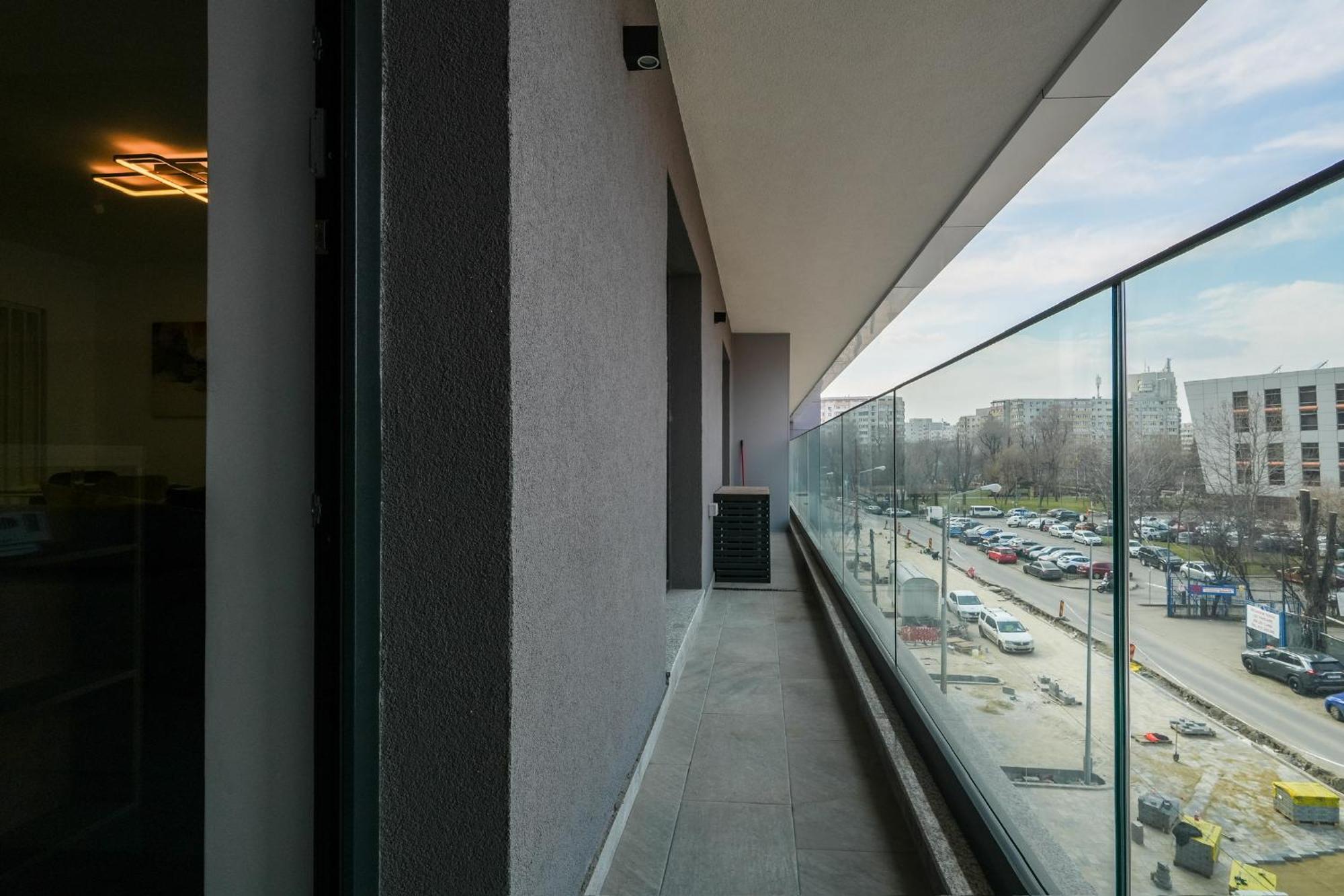 Sandra - Park-View Apt With Balcony & Parking Bukares Bagian luar foto