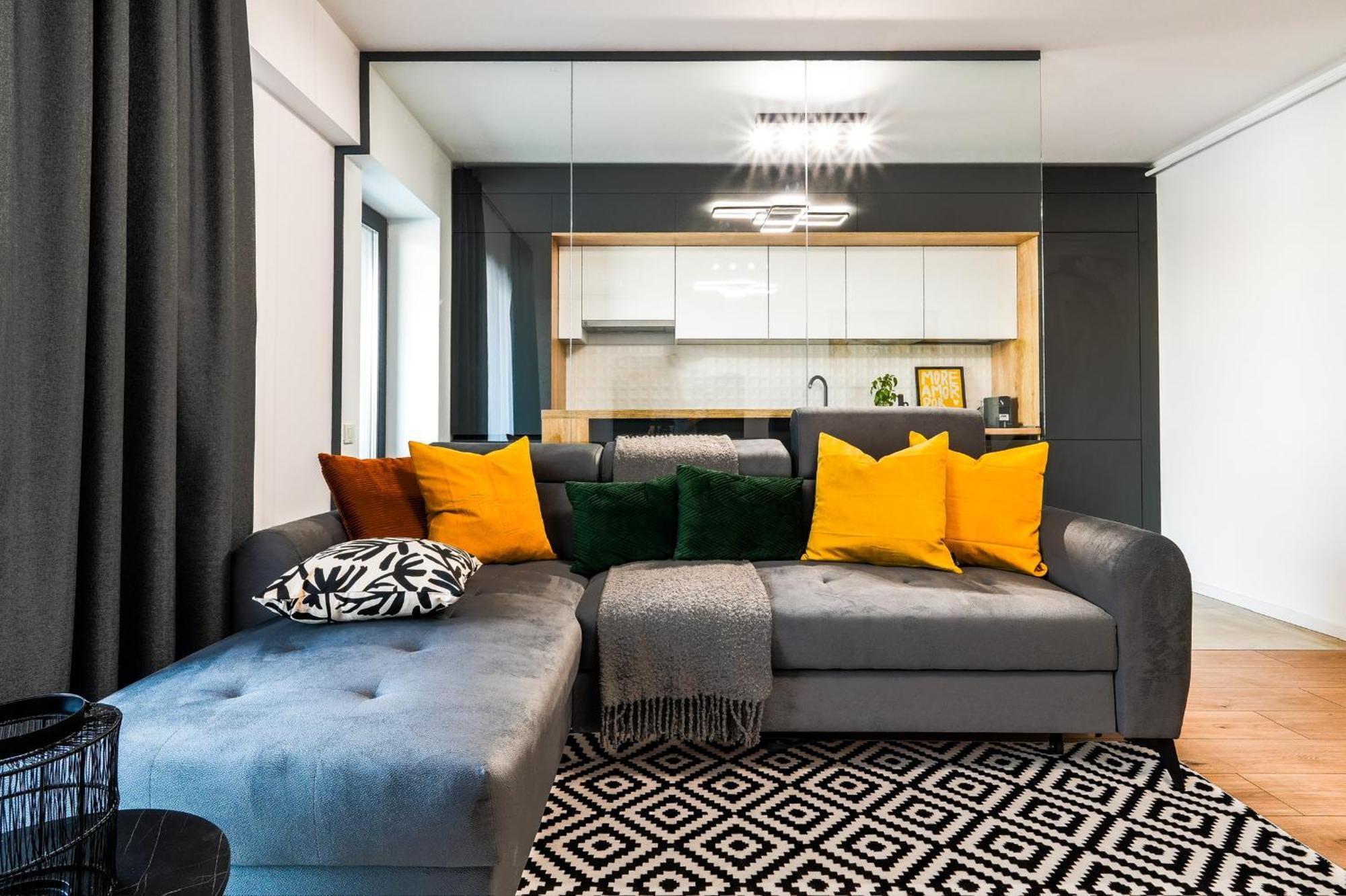 Sandra - Park-View Apt With Balcony & Parking Bukares Bagian luar foto