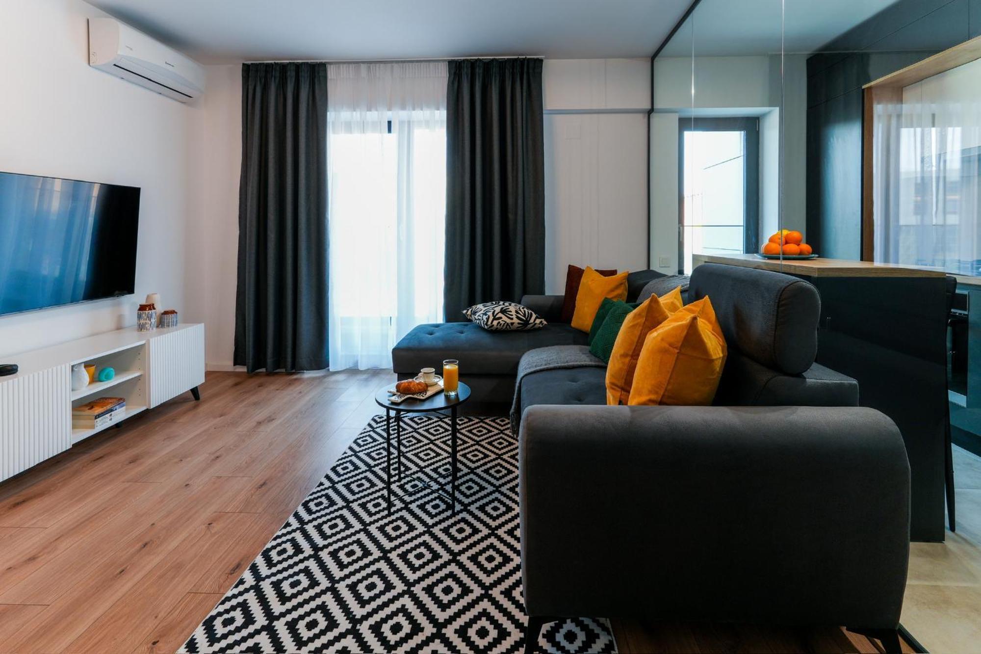 Sandra - Park-View Apt With Balcony & Parking Bukares Bagian luar foto